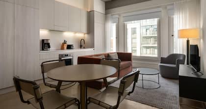 Reside Craftsman Los Angeles, a Wyndham Residence