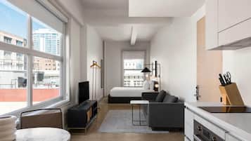 Studio, 1 Queen Bed, Non Smoking (Apartment)