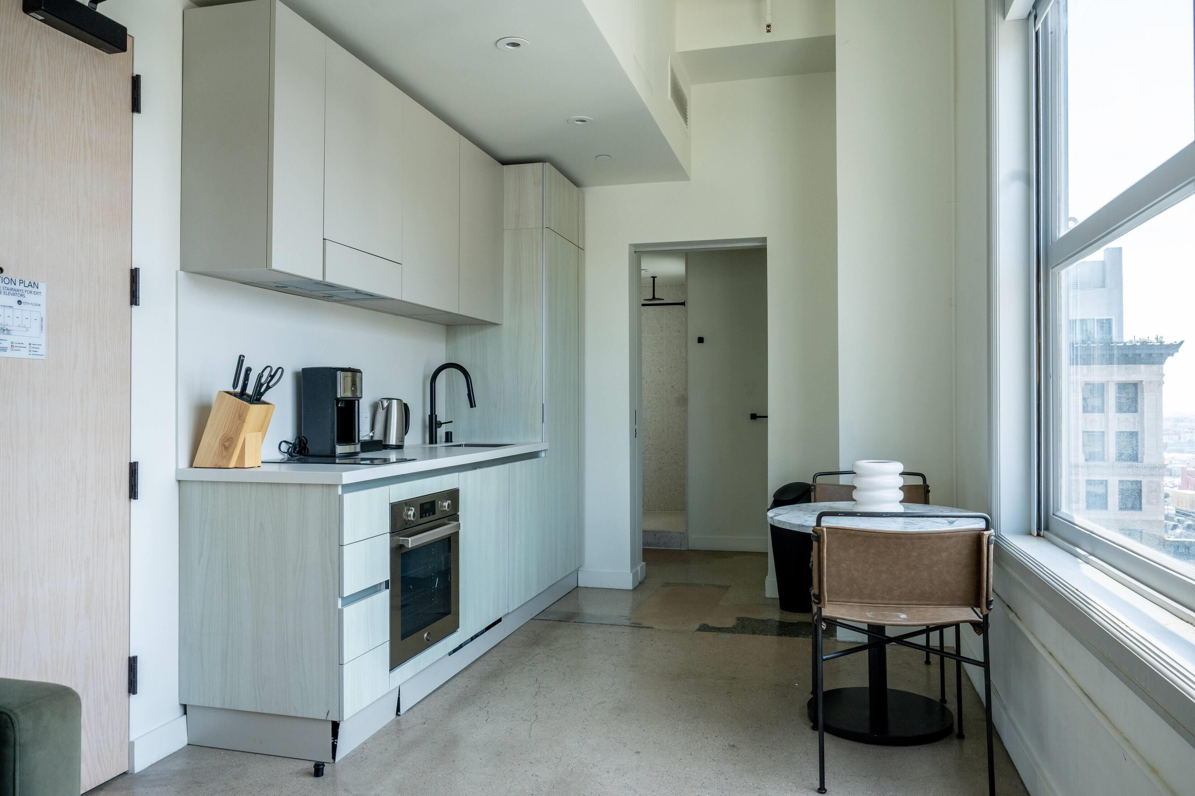 Studio, 1 Queen Bed, Non Smoking (Apartment) | Individually decorated, individually furnished, free cribs/infant beds