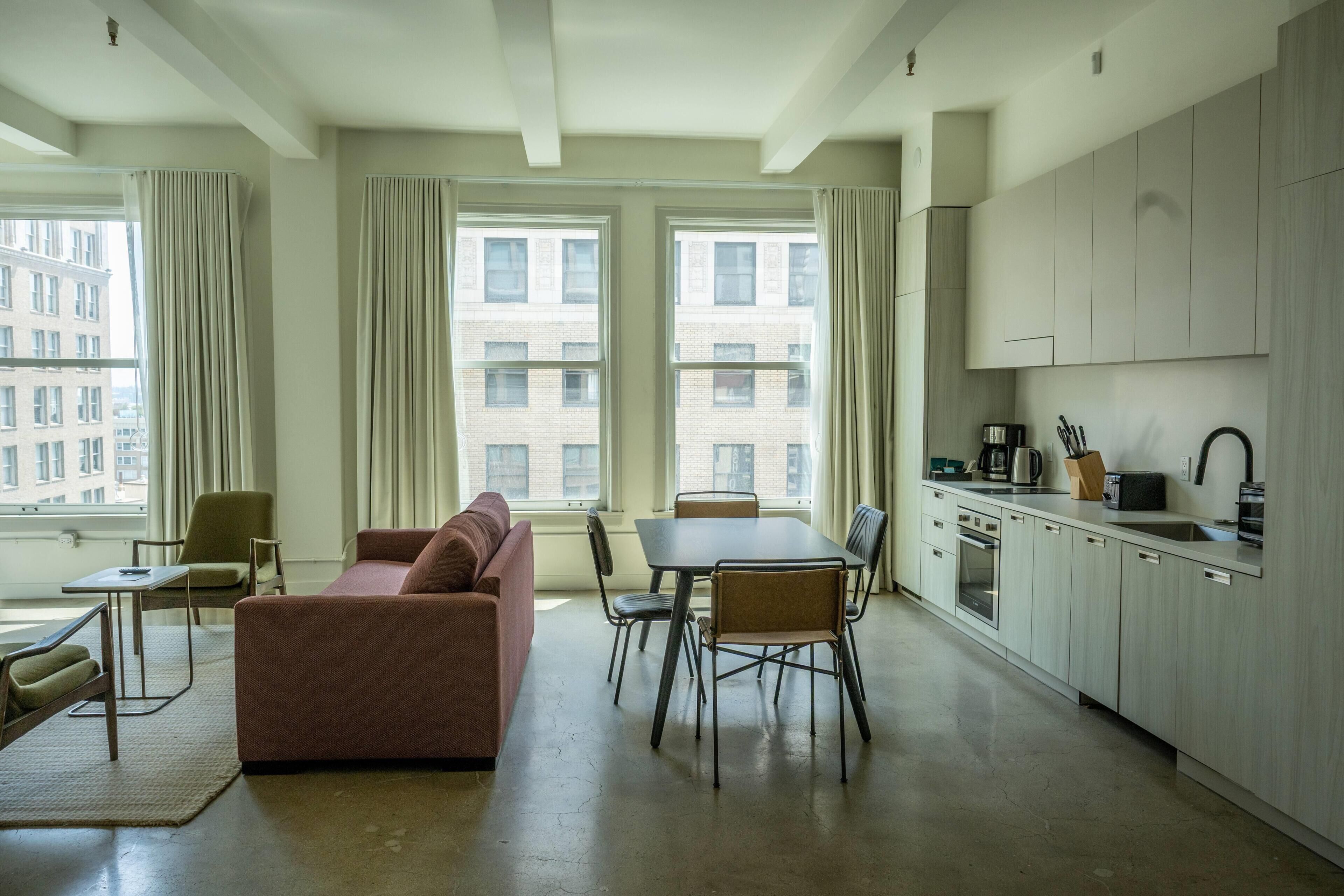 Deluxe Apartment, 2 Bedrooms, Mobility Accessible, Non Smoking (Roll-InShower) | Individually decorated, individually furnished, free cribs/infant beds