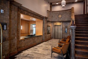 Lobby - Reside Craftsman Los Angeles, a Wyndham Residence (Los Angeles)