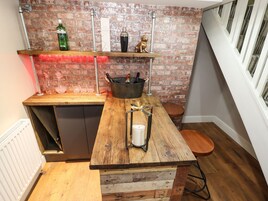 Dishwasher, cookware/dishes/utensils