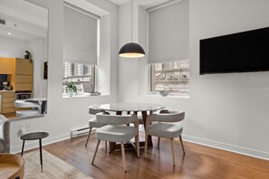 Dining - Nomade MTL, Old MTL, Modern 2BR 1BA Apt in Heart of the City (Montréal)