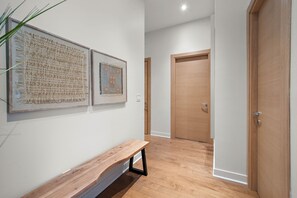 Interior - Nomade MTL, Old MTL, Modern 2BR 1BA Apt in Heart of the City (Montréal)