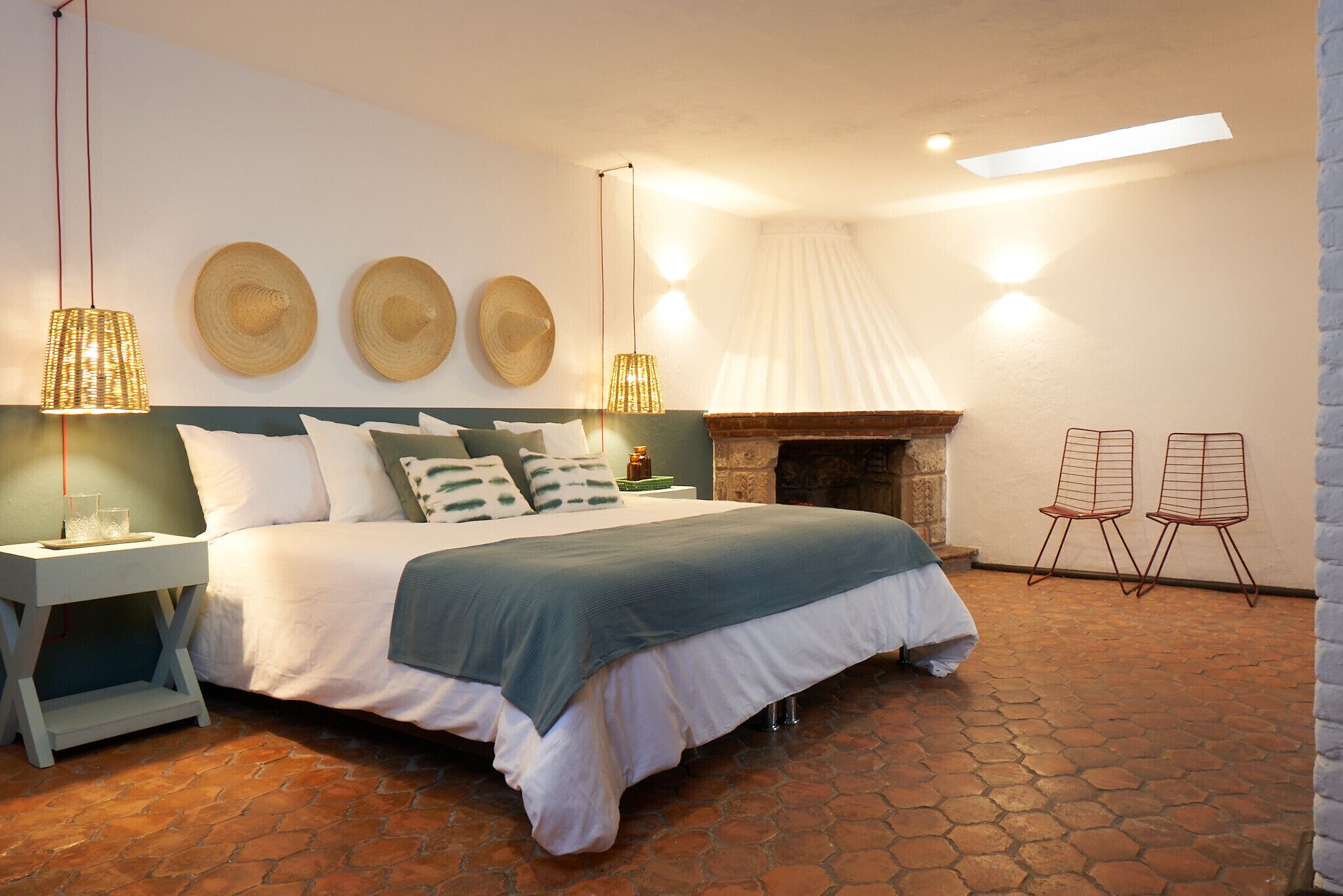 6 bedrooms, iron/ironing board, free WiFi, bed sheets