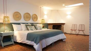 6 bedrooms, iron/ironing board, free WiFi, bed sheets