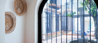 Incredible luxury house with 6 bedrooms, billiards and design features