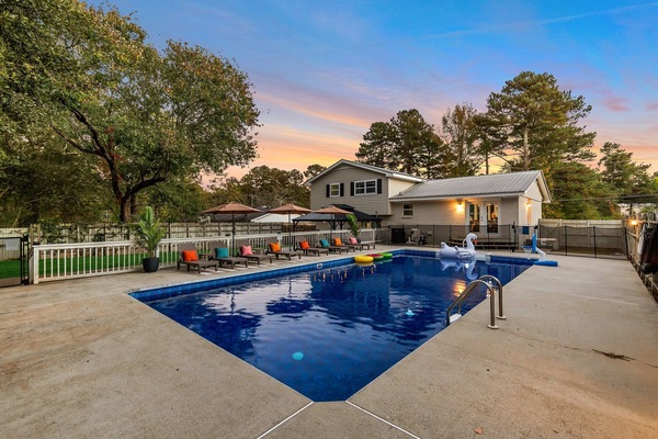 Massive 20' x 40' pool! Cannonballs galore!
