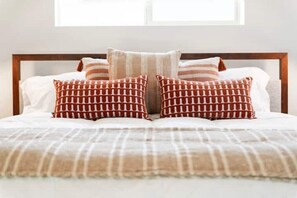 3 habitaciones, tabla de planchar con plancha y cuna de viaje