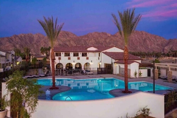 Resort pool, jacuzzi, and gym in the clubhouse, just a 2 min walk from the house