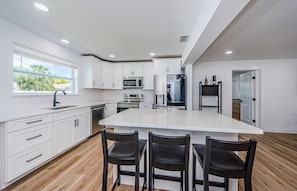 Private kitchen - Steps from Clearwater Beach. Rare 3-bed, 3-bath house with 2-car garage (Clearwater Beach)