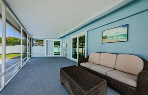 Terrace/patio - Steps from Clearwater Beach. Rare 3-bed, 3-bath house with 2-car garage (Clearwater Beach)