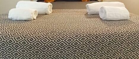 1 dormitorio, tabla de planchar con plancha, wifi