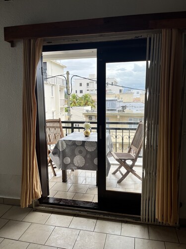 Apartment a une min a Pieds Près de la Plage Wifi 24/7 Nespresso 