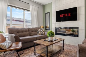 Smart-tv, pejs, stereoanlæg, kontorer