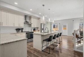 Køleskab, mikrobølgeovn, ovn, kogeplade