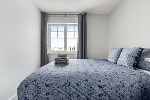 4 bedrooms, desk, iron/ironing board, travel cot