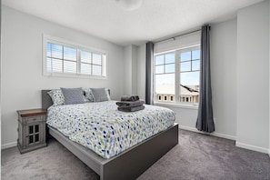 4 bedrooms, desk, iron/ironing board, travel crib