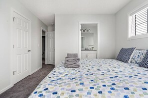 4 bedrooms, desk, iron/ironing board, travel cot