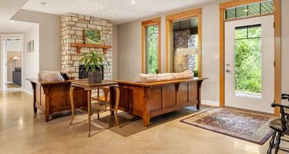 Forest Retreat • 2 Acres • Free Banff Pass + Views