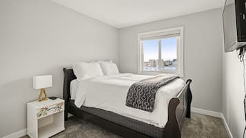 4 bedrooms, desk, iron/ironing board, free WiFi