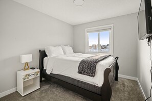 4 bedrooms, desk, iron/ironing board, free WiFi