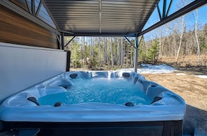 Outdoor spa tub - Cottage Quebec - La Nepheline (Petite-Rivière-Saint-François)