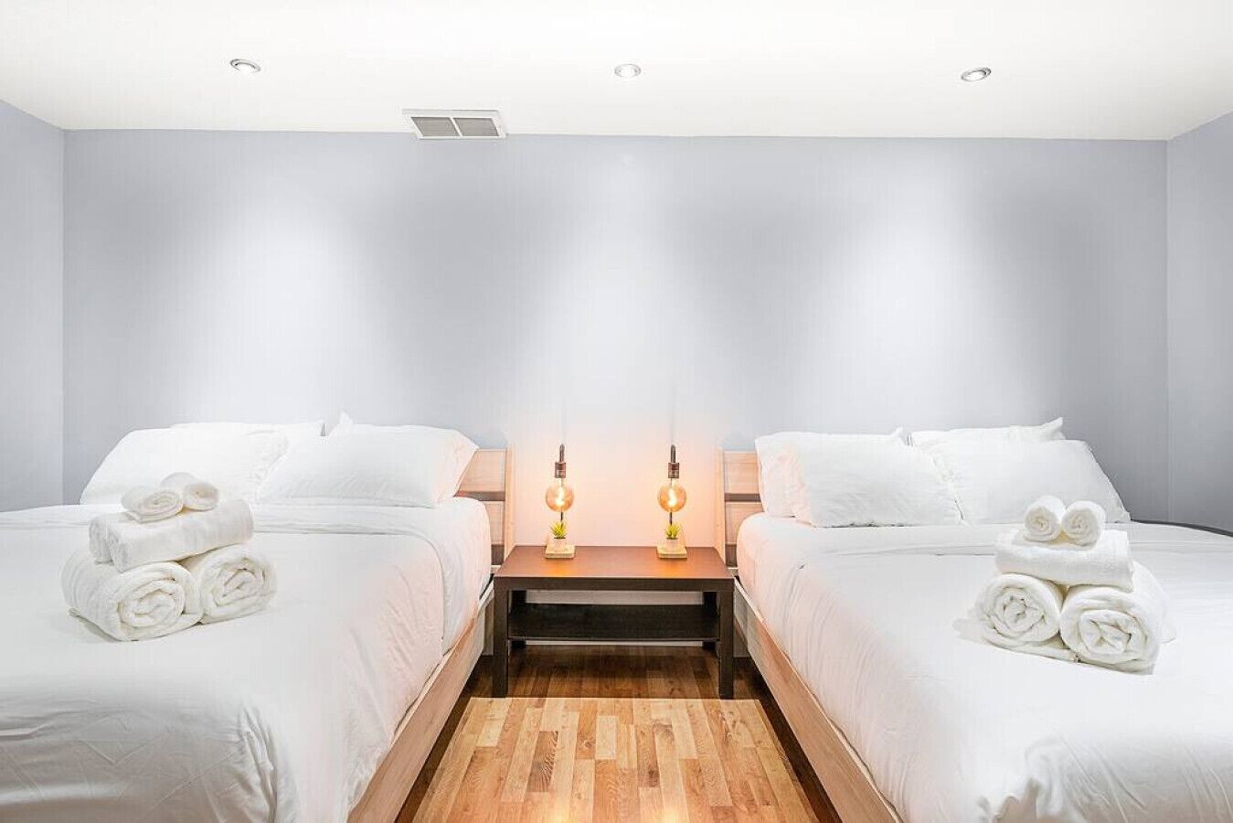 4 bedrooms, desk, iron/ironing board, travel cot