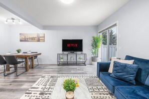 Smart-TV, Bücher, Videothek, Arbeitsbereiche