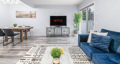 Large 4BR » Central AC » Near Henday » King Bed