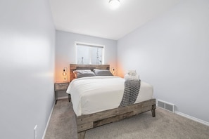 4 bedrooms, desk, iron/ironing board, travel crib