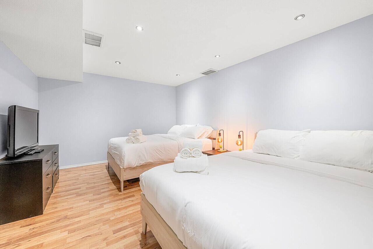 4 bedrooms, desk, iron/ironing board, travel cot