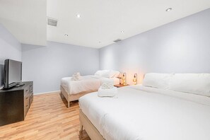 4 bedrooms, desk, iron/ironing board, travel cot