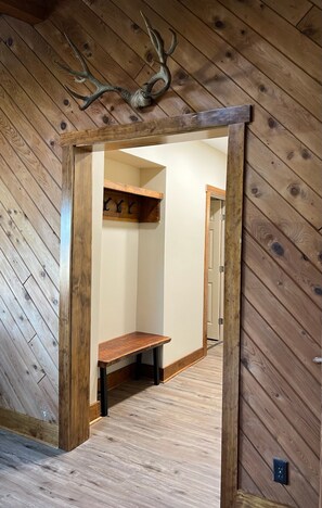 Interior - Pet Friendly Cozy Cabin Close to Slopes (Champion)