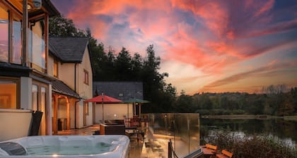 Lake House - Luxury Cottages