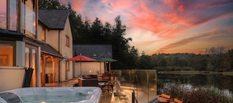 Lake House - Luxury Cottages