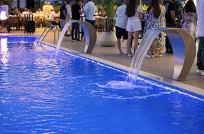 A pool with water jets and a modern design. - Lans Hotel (Ksamil)