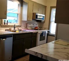 Private kitchen - Madison WI 3318 E Washington (Madison)