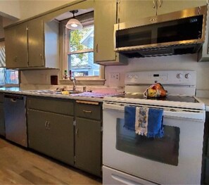 Private kitchen - Madison WI 3318 E Washington (Madison)