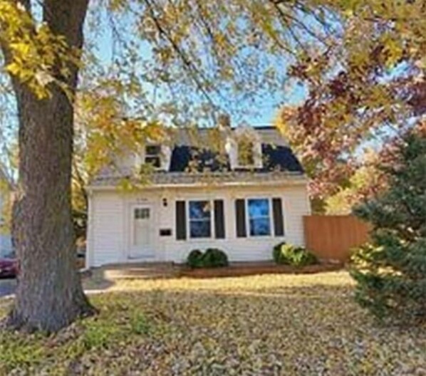 Exterior - Madison WI 3318 E Washington (Madison)