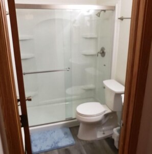 Bathroom - 2 bedroom with Office (Madison)