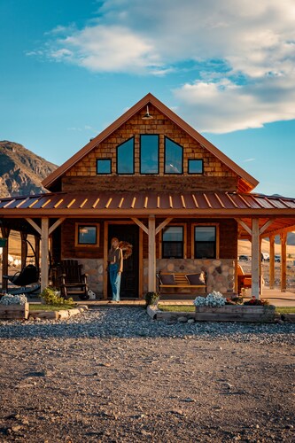 COZY Cabin for Couple Getaways-4 min to Hot Springs-Central to Utah's Mighty 5 