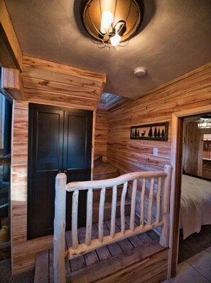 2 bedrooms, desk, travel cot, free WiFi