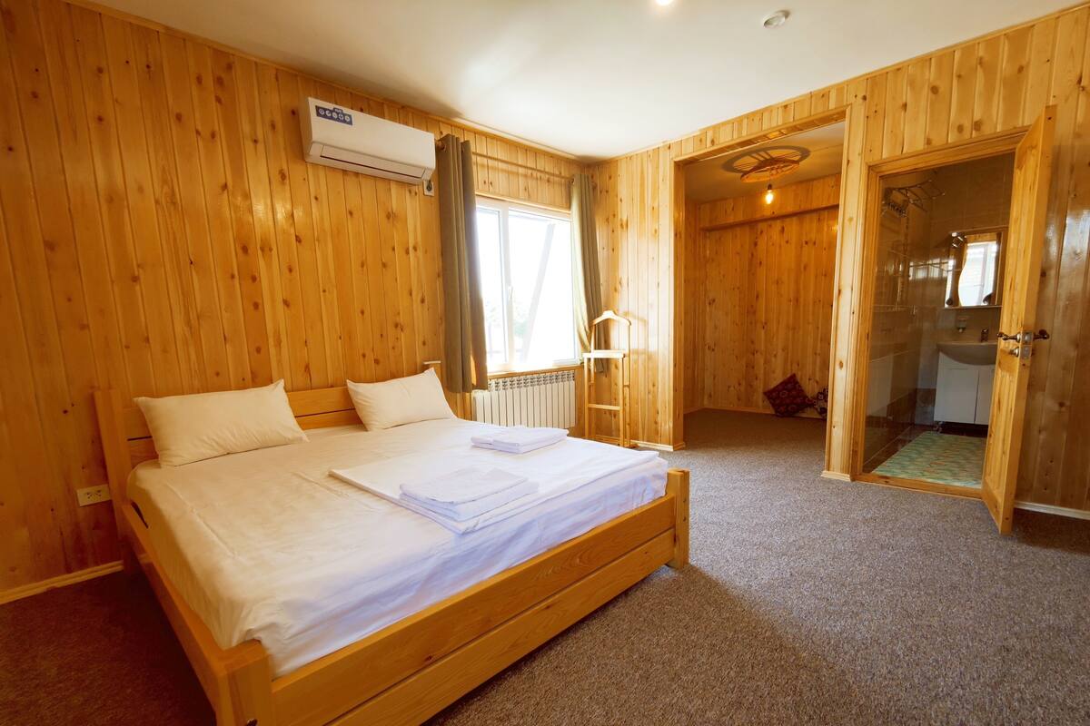 Double Room | Meja, langsir/tirai gelap terus, kalis bunyi, seterika/papan seterika 