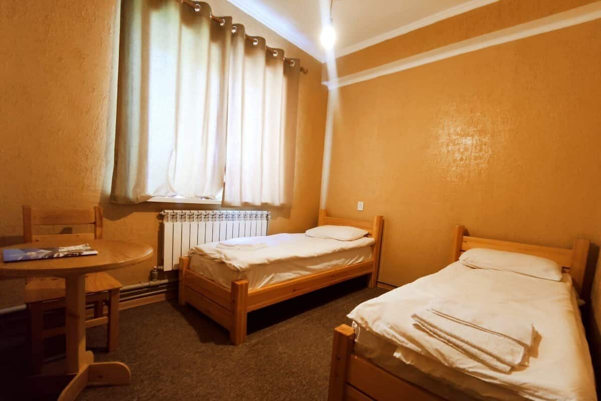 Double or Twin Room | Meja, langsir/tirai gelap terus, kalis bunyi, seterika/papan seterika 