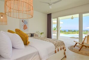 3 bedrooms, in-room safe, iron/ironing board, travel crib - Ocean view Boho-Chic villa with large pool and jacuzzi in North Bali (Kecematan Seririt)