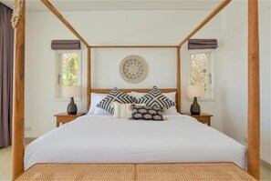 3 bedrooms, in-room safe, iron/ironing board, travel crib - Ocean view Boho-Chic villa with large pool and jacuzzi in North Bali (Kecematan Seririt)