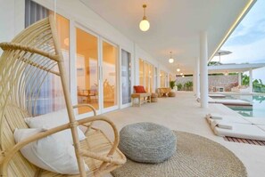 Outdoor pool - Ocean view Boho-Chic villa with large pool and jacuzzi in North Bali (Kecematan Seririt)