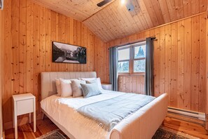 4 bedrooms, desk, travel cot, free WiFi