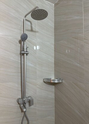 Deluxe Room | Bathroom